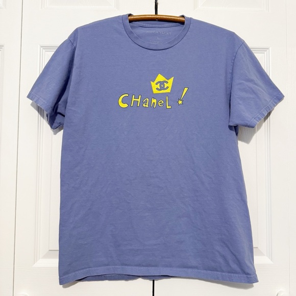 CHANEL Tops - CHANEL Lavender Short Sleeve Tee with Yellow Logo Graphic
